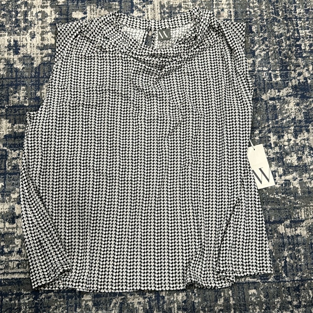 Sleeveless shirt